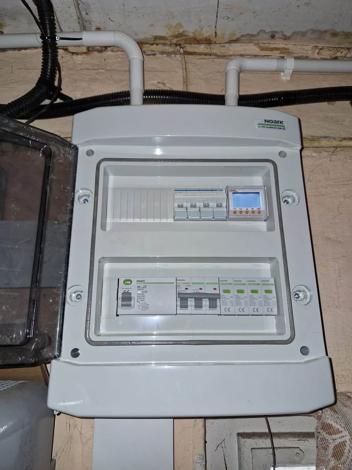 10 kW Hybrid Solar Inverter & Battery Storage Kit